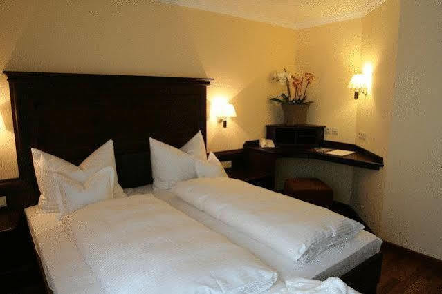 Hotel Zur Post Кёцтинг Экстерьер фото